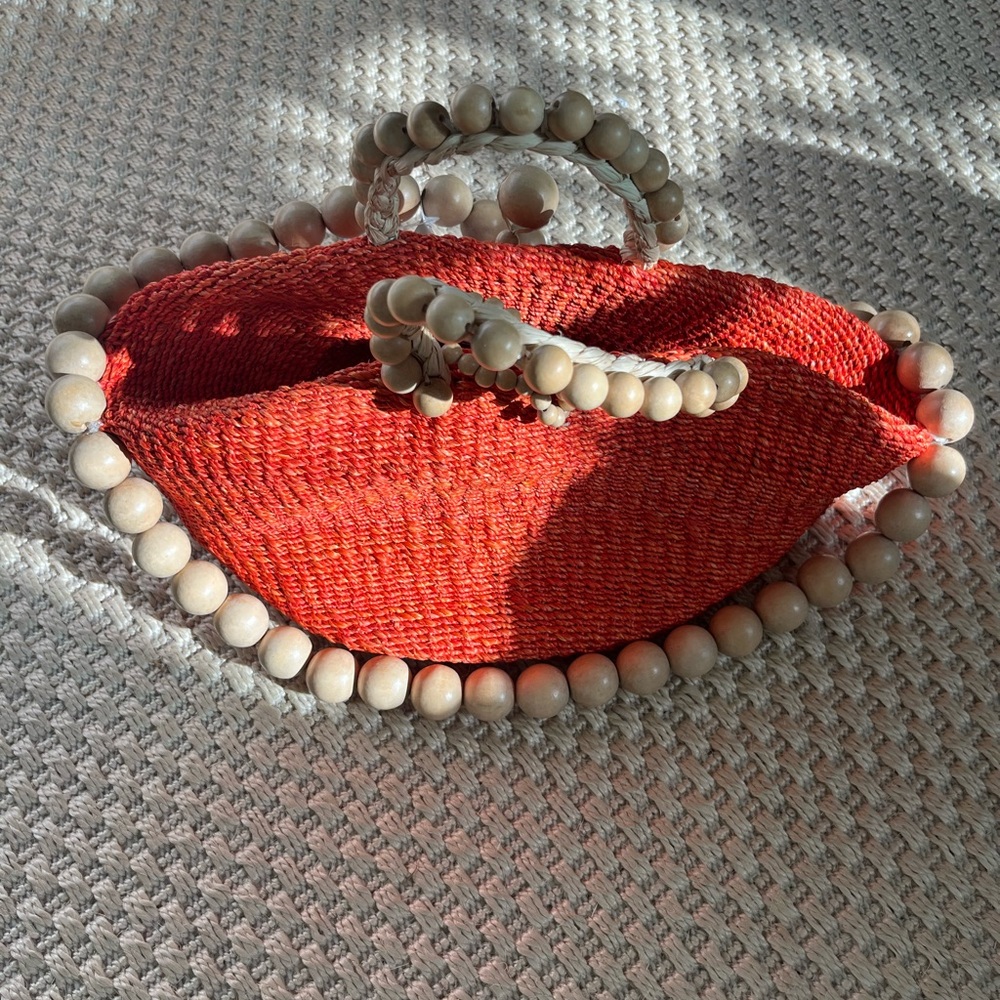 Aranaz woven bag, beach holiday clutch. Wood bead details